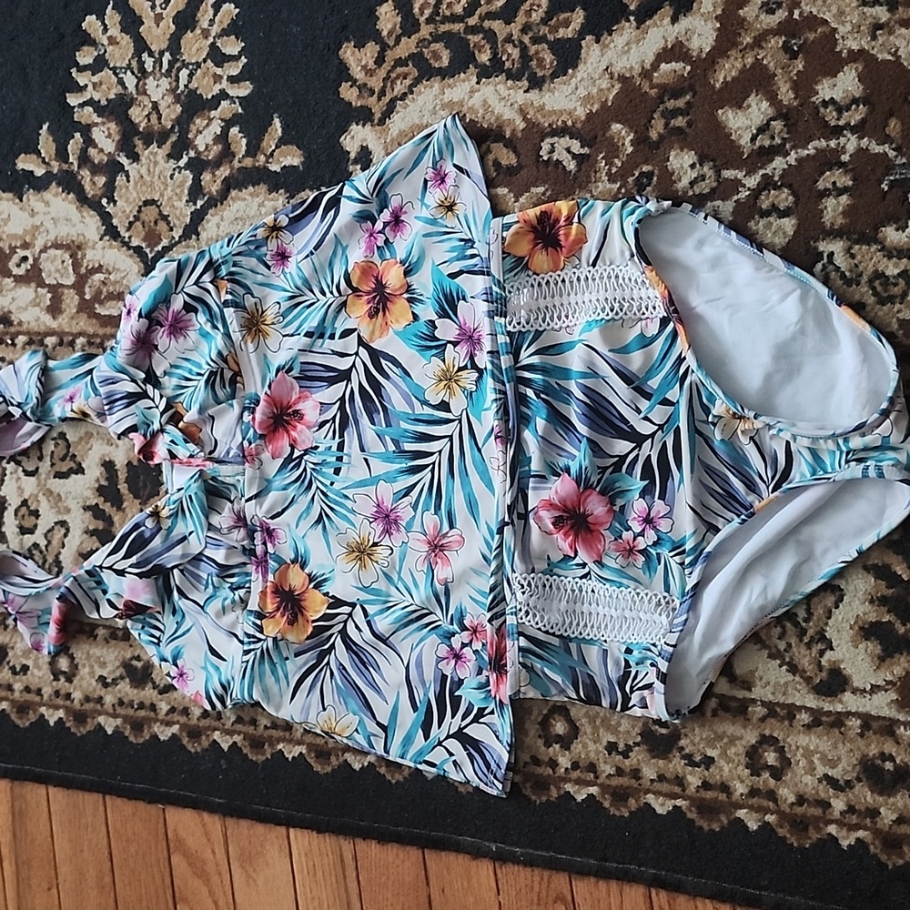 Women's Time & Tru White Nylon-Spandex Blend Swimming Top & Brief; Med & Small